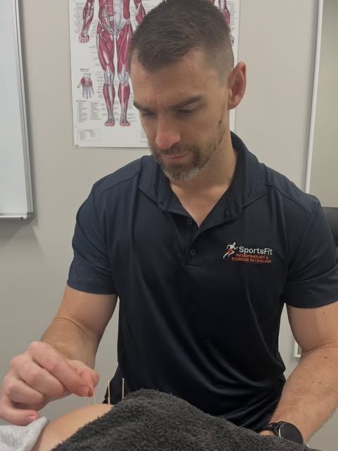 Ever wondered what’s actually happening when your physio uses dry needling? Dry needling uses fine, sterile needles to stimulate specific ar…